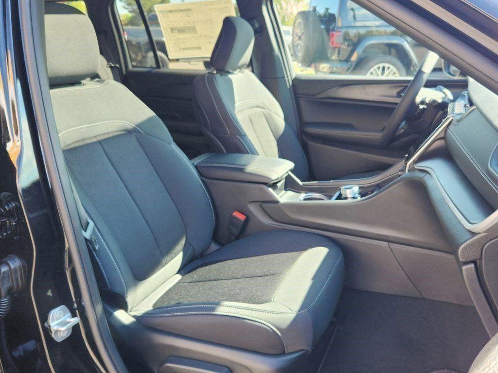 new 2025 Jeep Grand Cherokee car, priced at $36,434