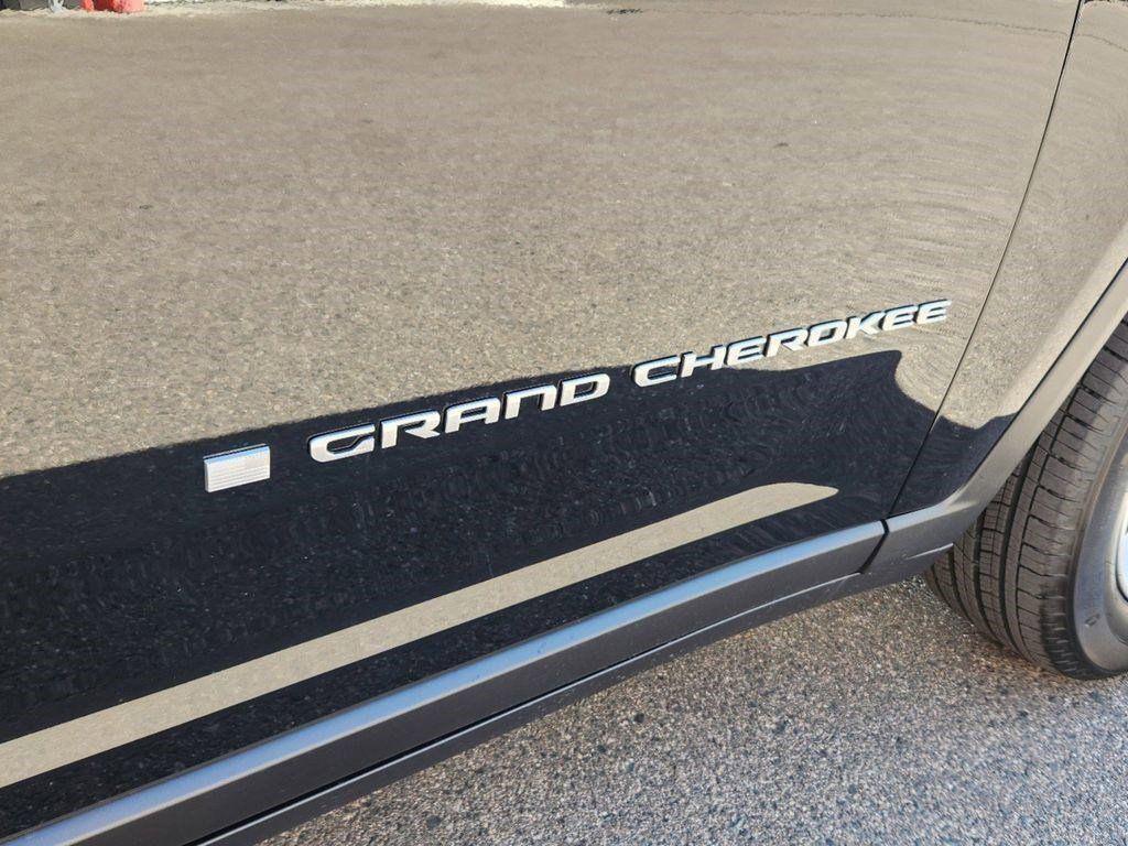 new 2025 Jeep Grand Cherokee car, priced at $38,877
