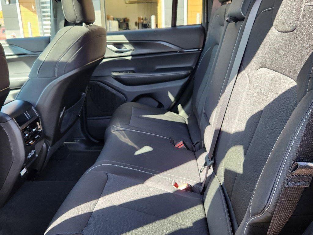 new 2025 Jeep Grand Cherokee car, priced at $38,877