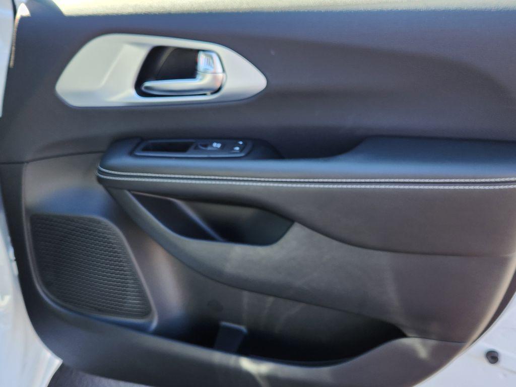 new 2026 Chrysler Pacifica car, priced at $52,054