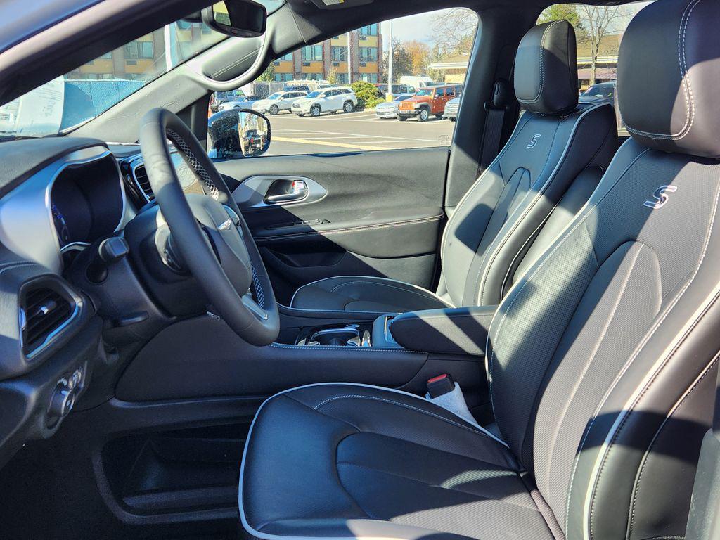 new 2026 Chrysler Pacifica car, priced at $52,054