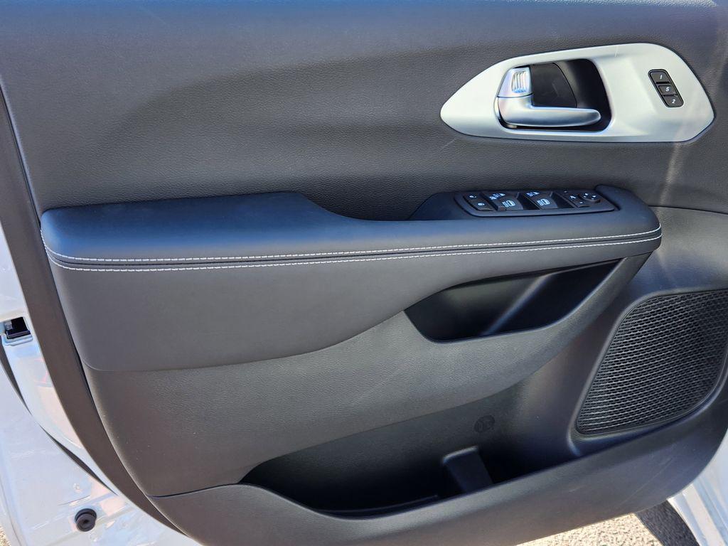 new 2026 Chrysler Pacifica car, priced at $52,054