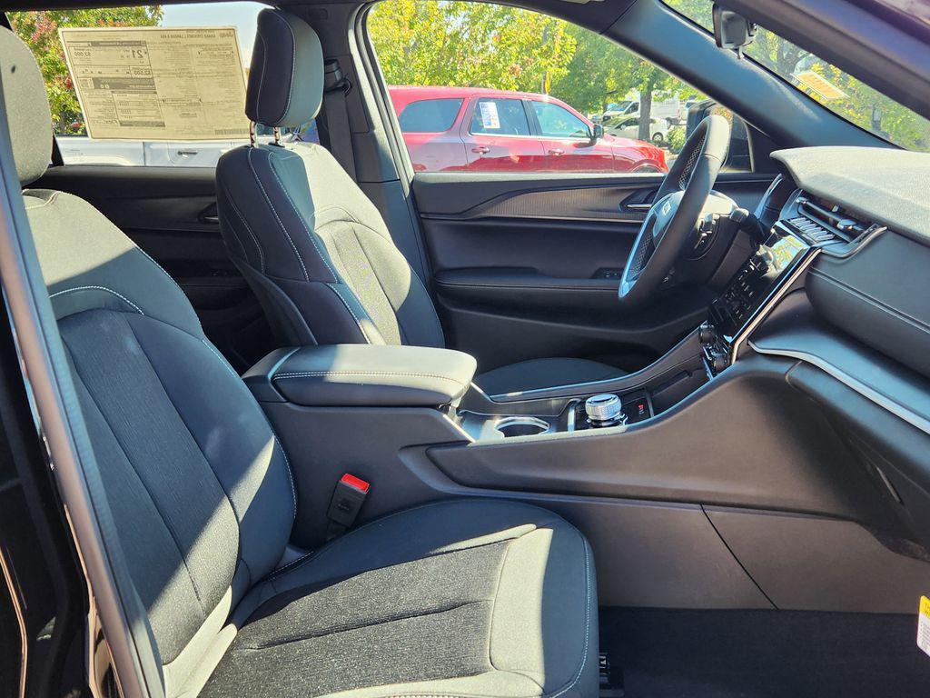 new 2025 Jeep Grand Cherokee L car, priced at $42,620