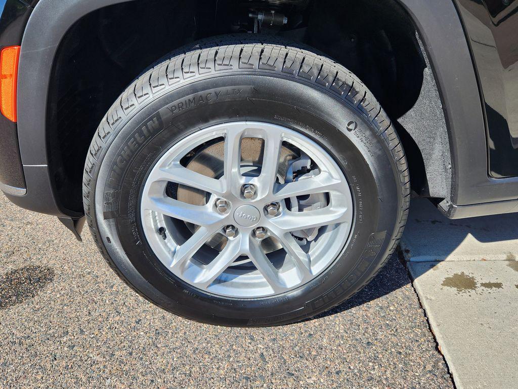 new 2025 Jeep Grand Cherokee L car, priced at $39,194