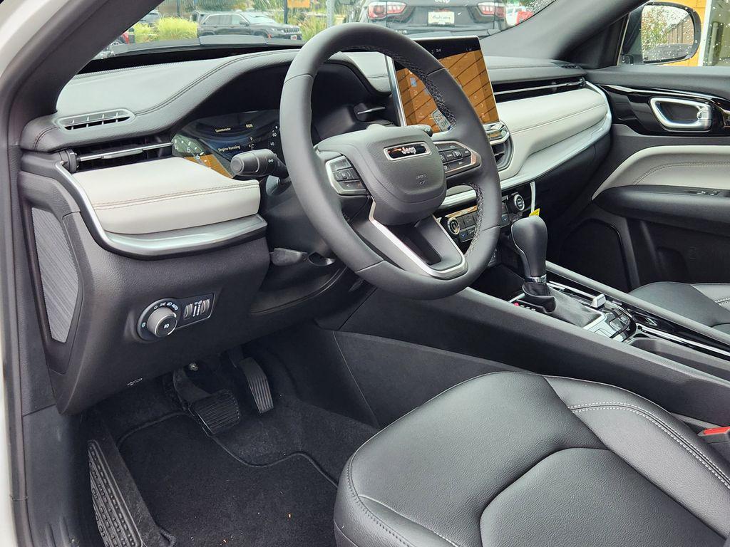 new 2025 Jeep Compass car, priced at $31,061