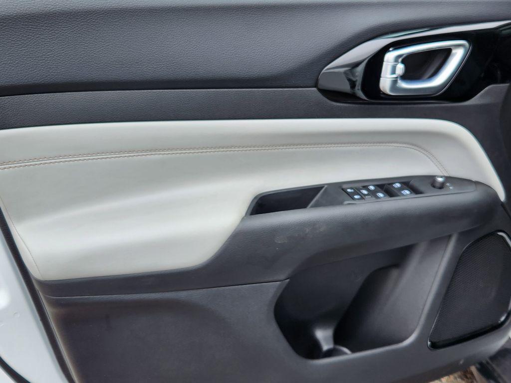 new 2025 Jeep Compass car, priced at $31,061
