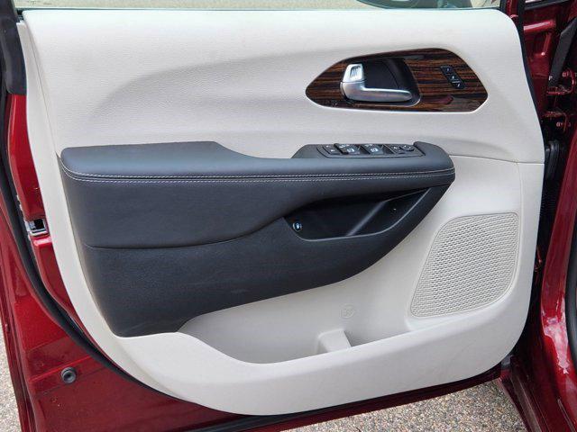 new 2023 Chrysler Pacifica Hybrid car, priced at $51,400