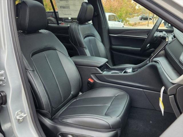 new 2025 Jeep Grand Cherokee car, priced at $48,915