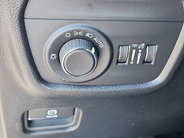 new 2025 Jeep Grand Cherokee car, priced at $40,064