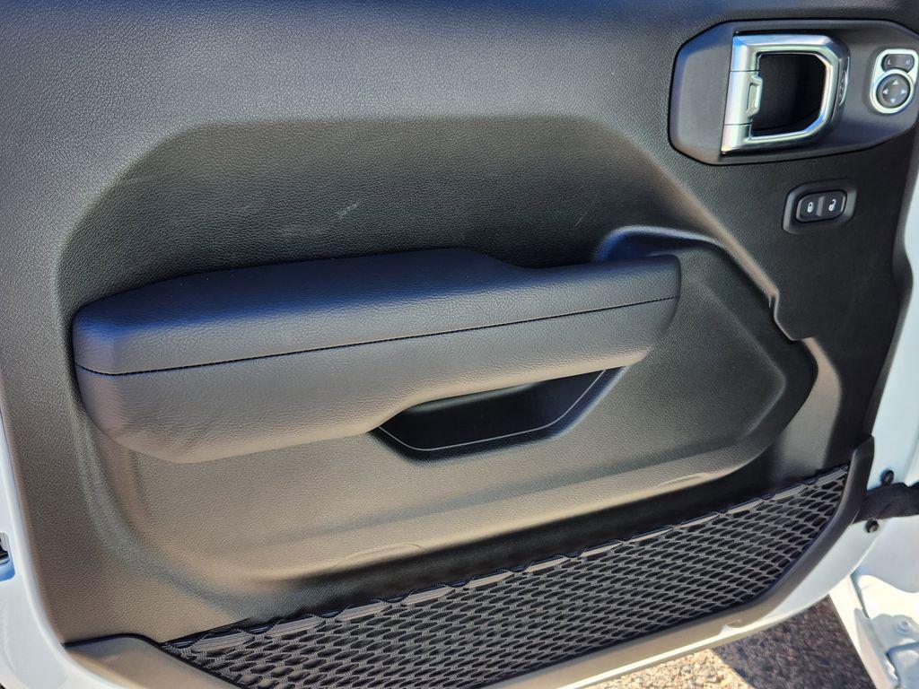 new 2025 Jeep Wrangler car, priced at $37,666