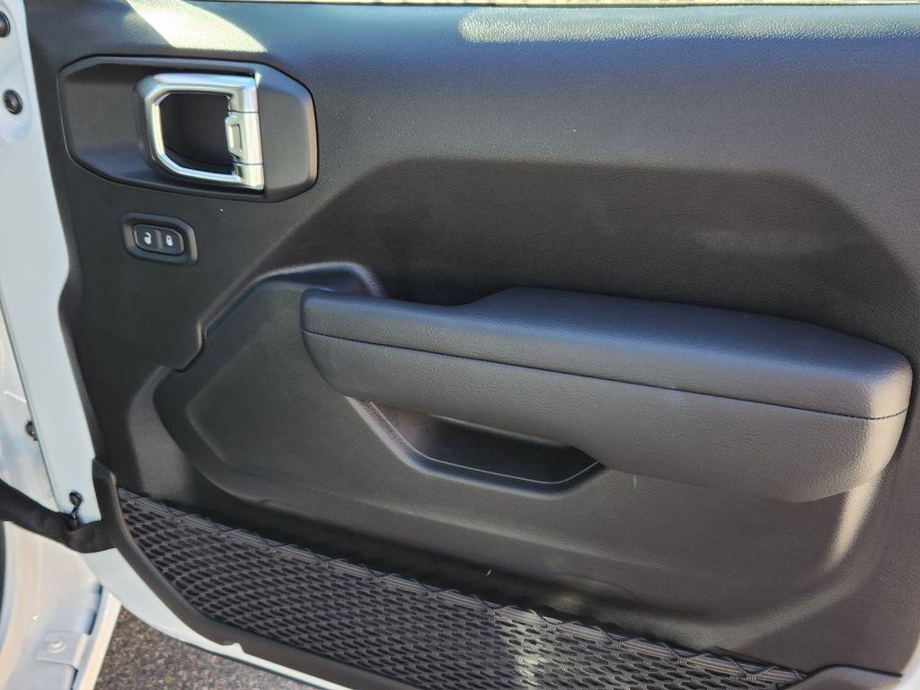 new 2025 Jeep Wrangler car, priced at $37,666