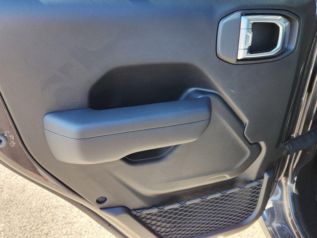 new 2025 Jeep Wrangler car, priced at $38,956