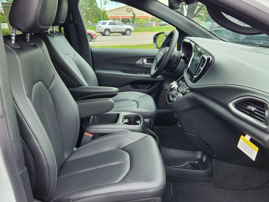 new 2026 Chrysler Pacifica car, priced at $38,387