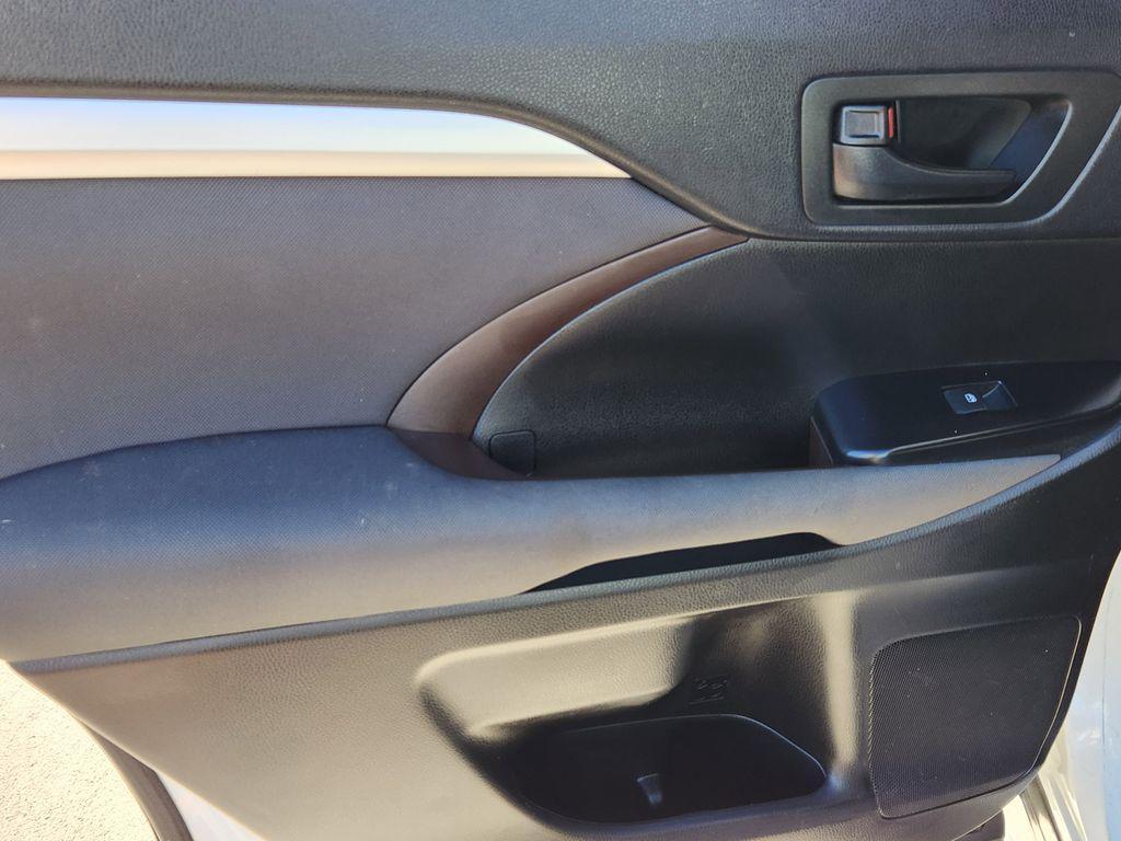 used 2016 Toyota Highlander car, priced at $17,395