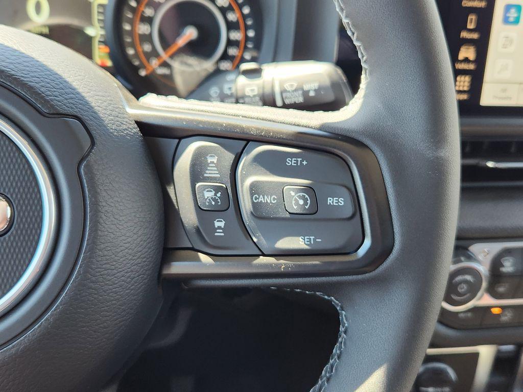 new 2025 Jeep Wrangler car, priced at $45,557