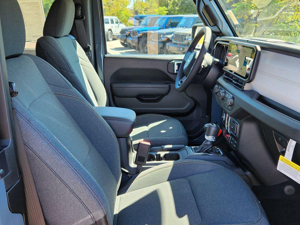 new 2025 Jeep Wrangler car, priced at $45,557