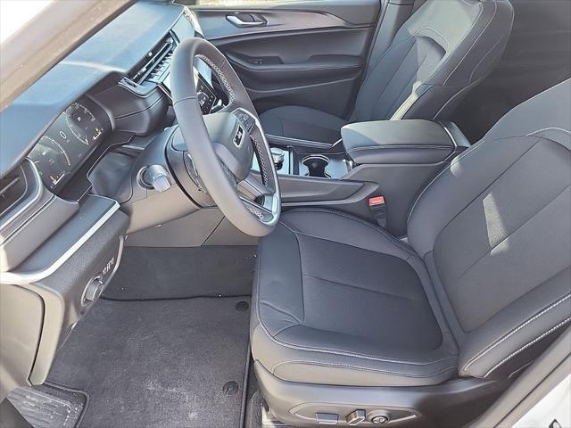 new 2025 Jeep Grand Cherokee car, priced at $38,692