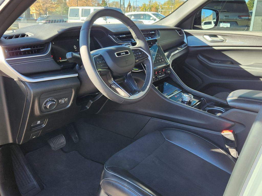 used 2023 Jeep Grand Cherokee car, priced at $33,495