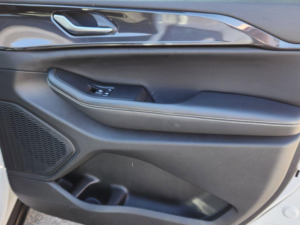 used 2023 Jeep Grand Cherokee car, priced at $33,495