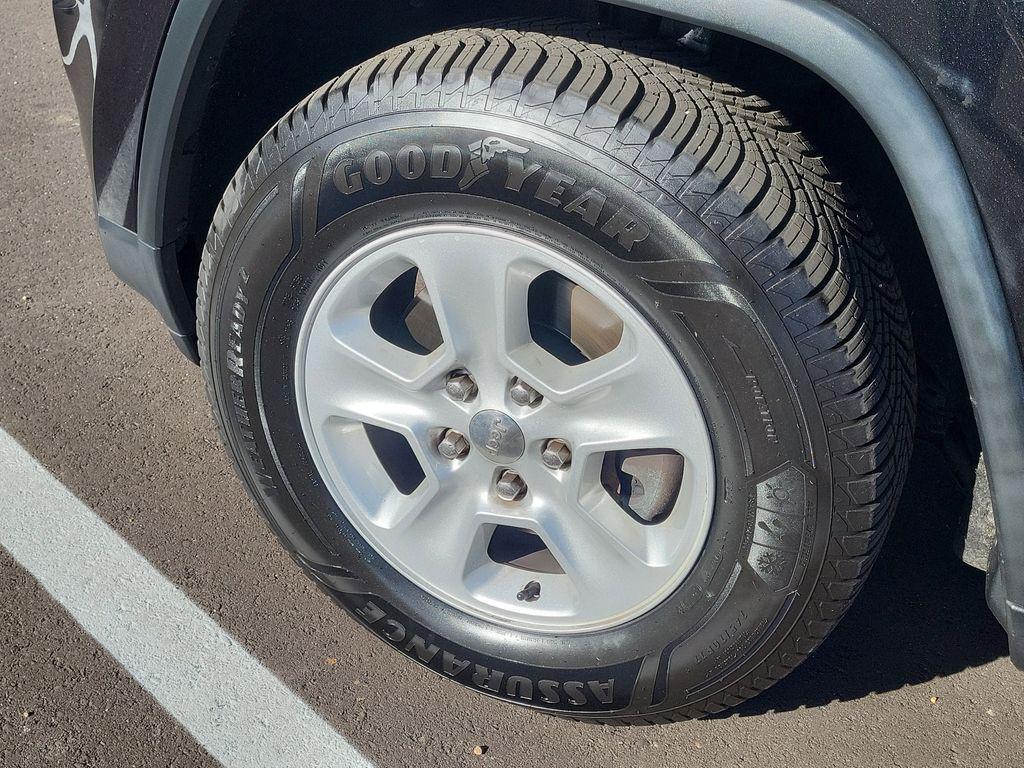 used 2016 Jeep Grand Cherokee car, priced at $14,395