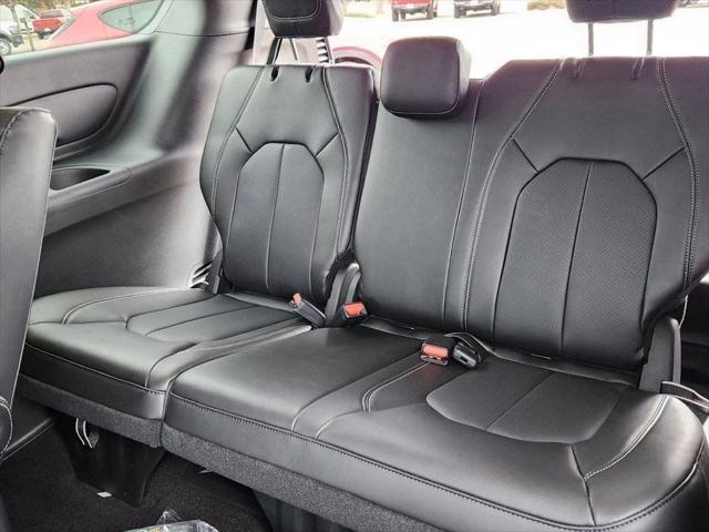 new 2025 Chrysler Pacifica Hybrid car, priced at $43,979