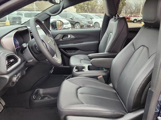 new 2025 Chrysler Pacifica Hybrid car, priced at $43,979