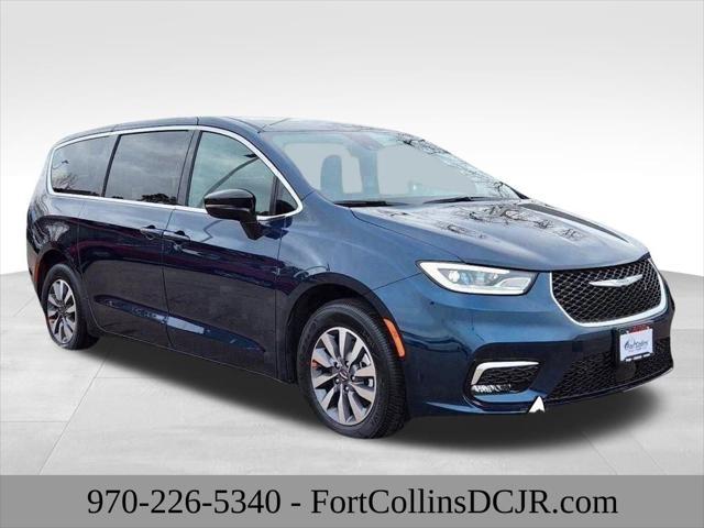 new 2025 Chrysler Pacifica Hybrid car, priced at $48,279