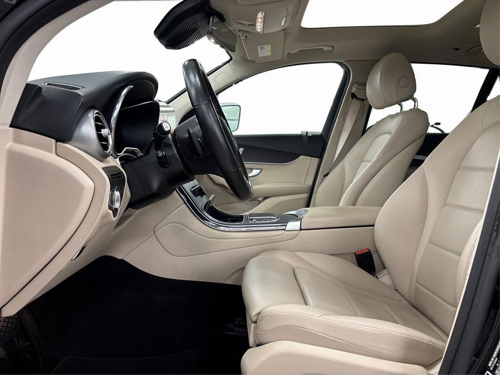 used 2022 Mercedes-Benz GLC 300 car