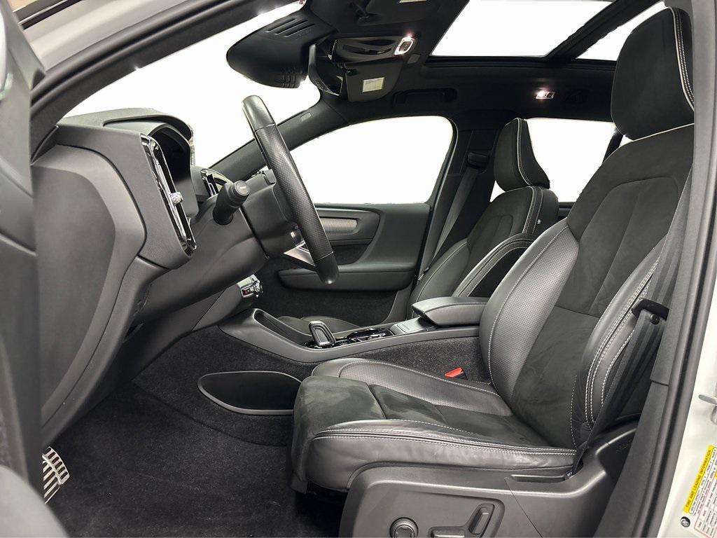 used 2021 Volvo XC40 car, priced at $24,950
