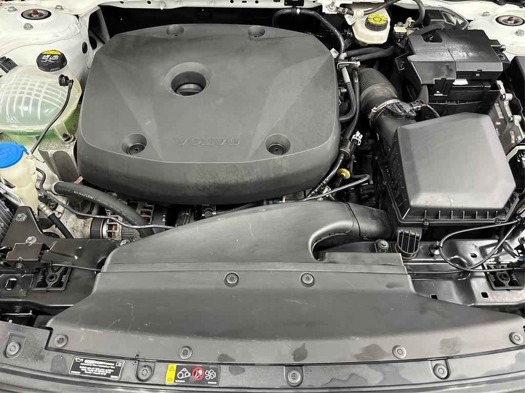 used 2021 Volvo XC40 car, priced at $24,950