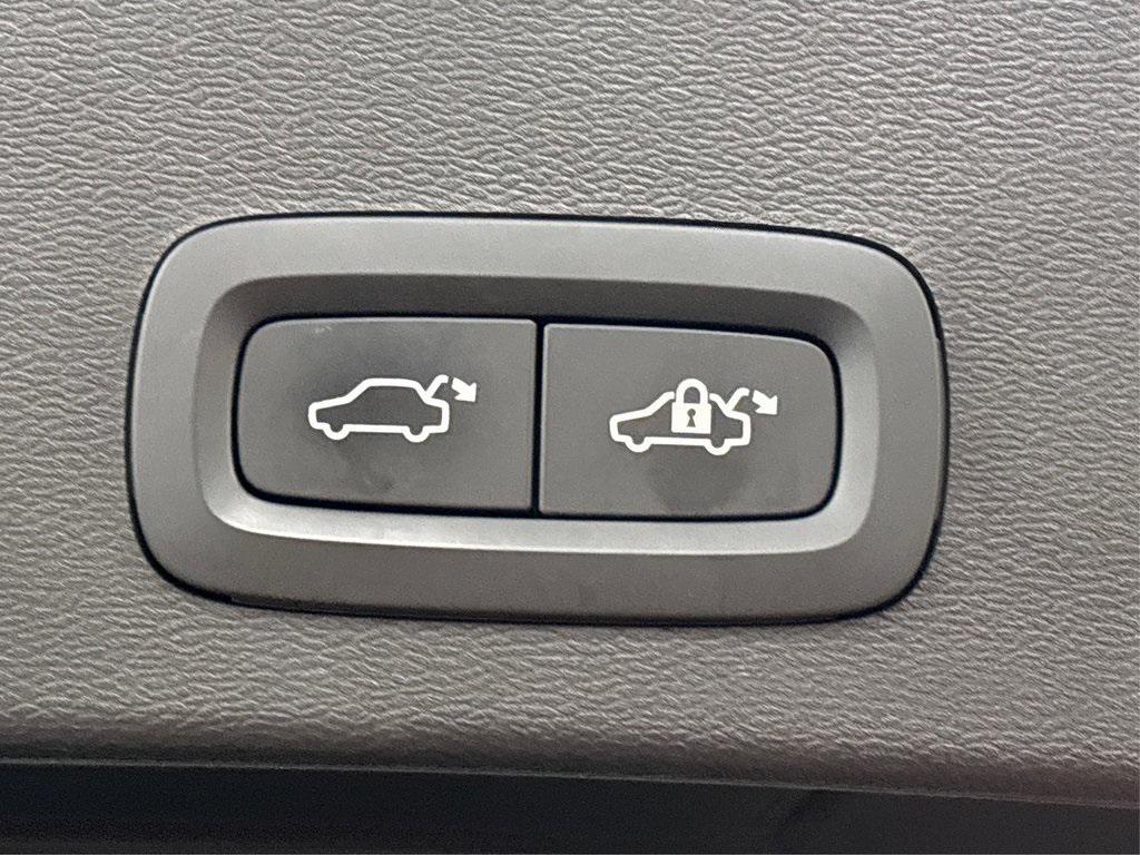 used 2021 Volvo XC40 car, priced at $24,950