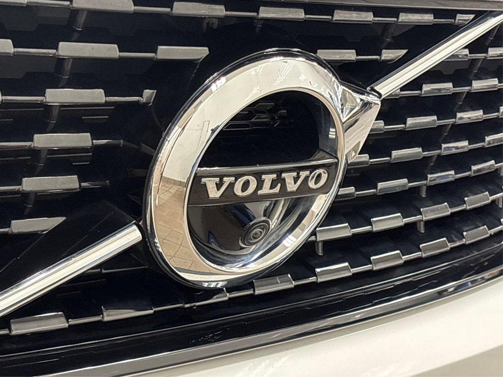 used 2021 Volvo XC40 car, priced at $24,950