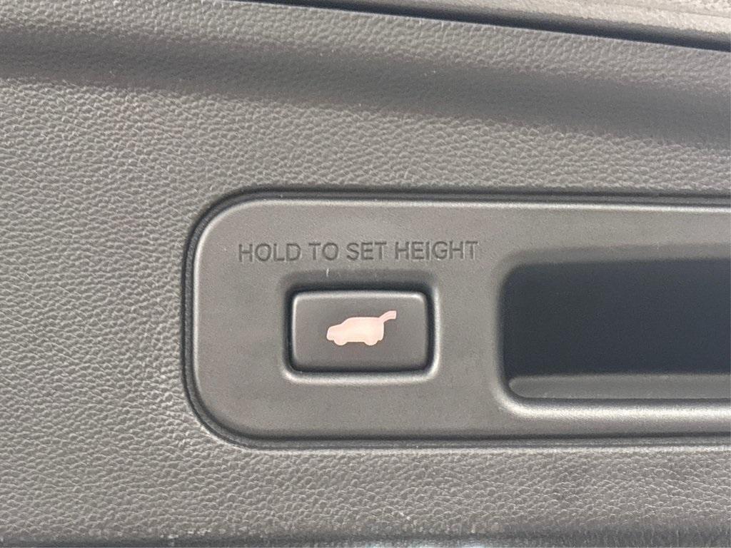 used 2022 Acura MDX car, priced at $35,650