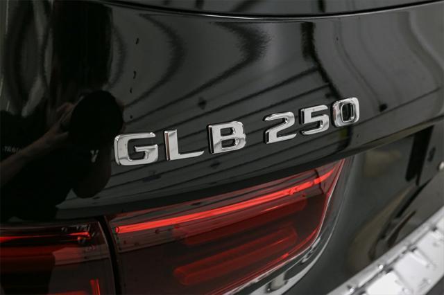 new 2024 Mercedes-Benz GLB 250 car, priced at $53,215