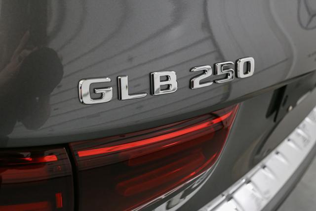 new 2024 Mercedes-Benz GLB 250 car, priced at $52,925
