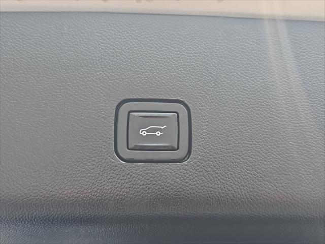 used 2020 Chevrolet Traverse car, priced at $27,400