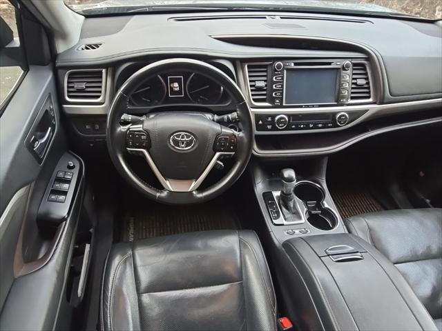 used 2019 Toyota Highlander car, priced at $28,500