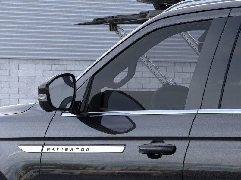 new 2025 Lincoln Navigator car, priced at $103,585