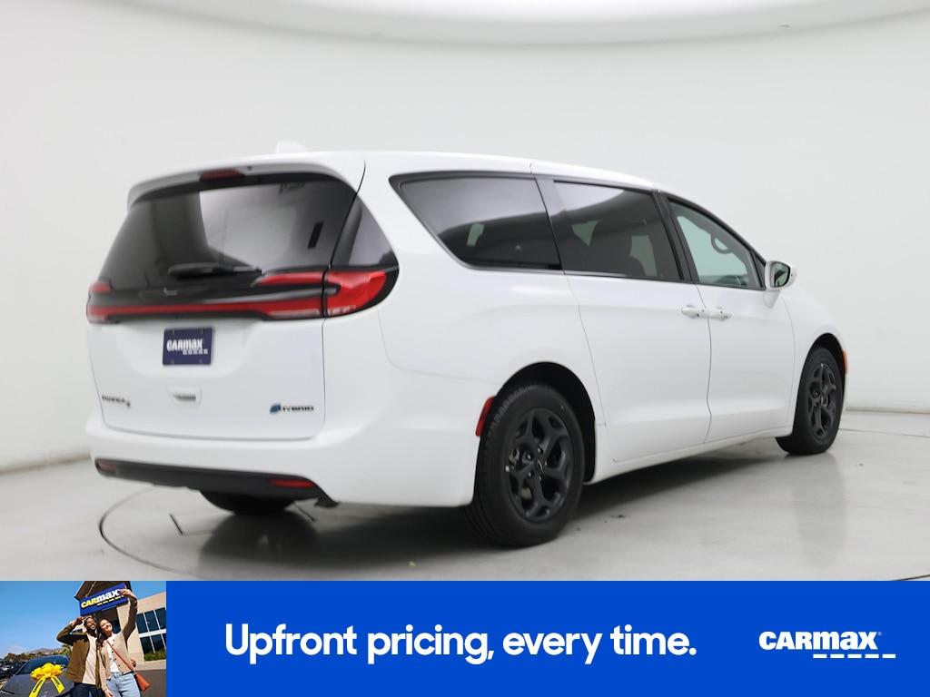 used 2022 Chrysler Pacifica Hybrid car, priced at $25,998