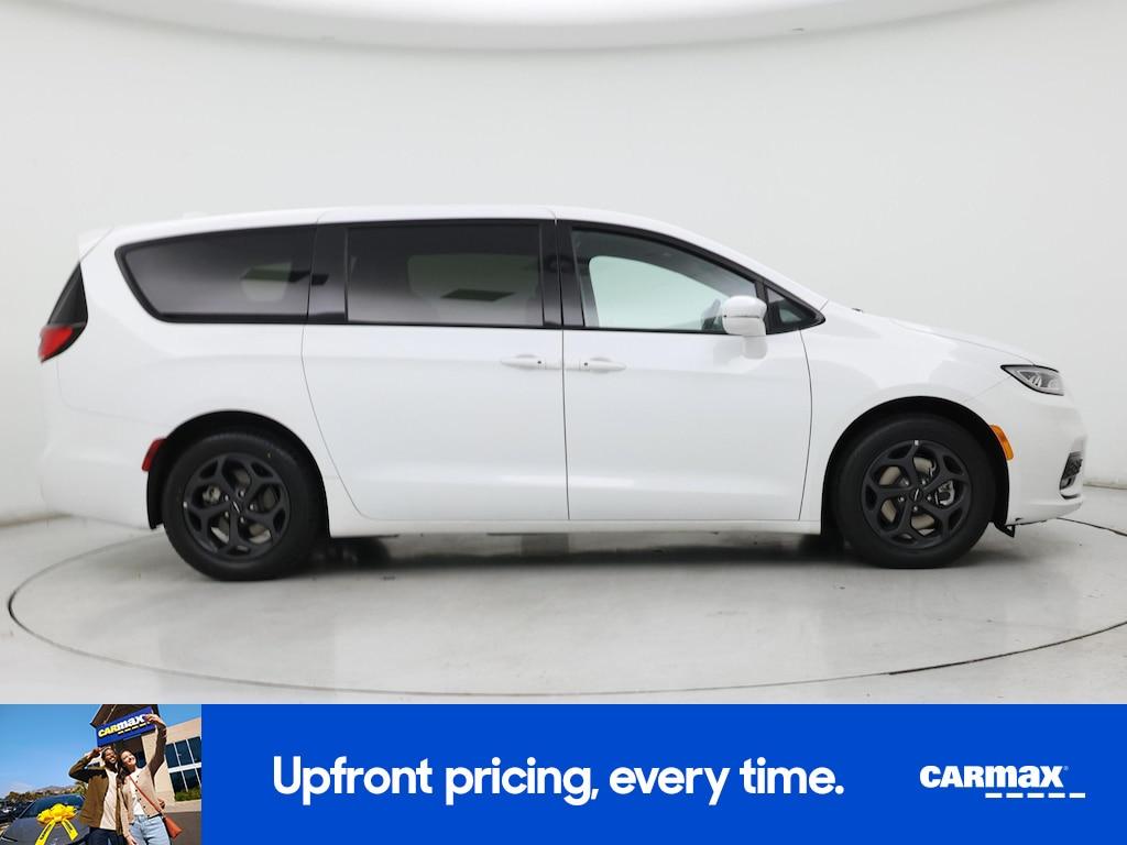 used 2022 Chrysler Pacifica Hybrid car, priced at $25,998