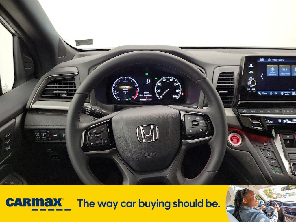 used 2025 Honda Odyssey car, priced at $45,998