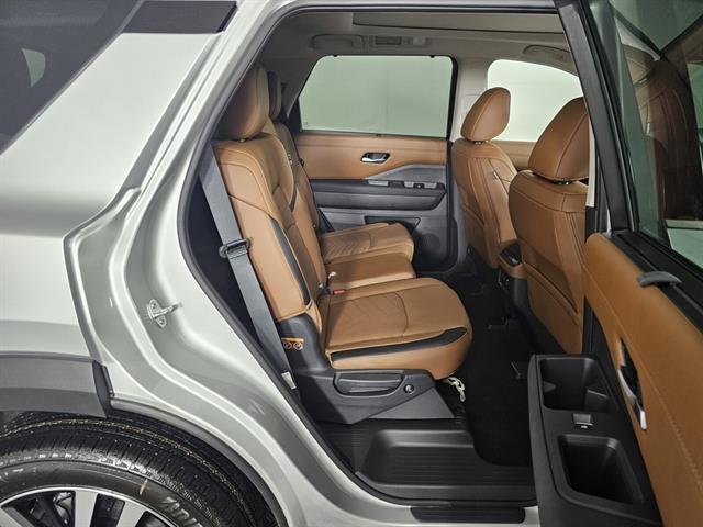 new 2025 Nissan Pathfinder car, priced at $46,395