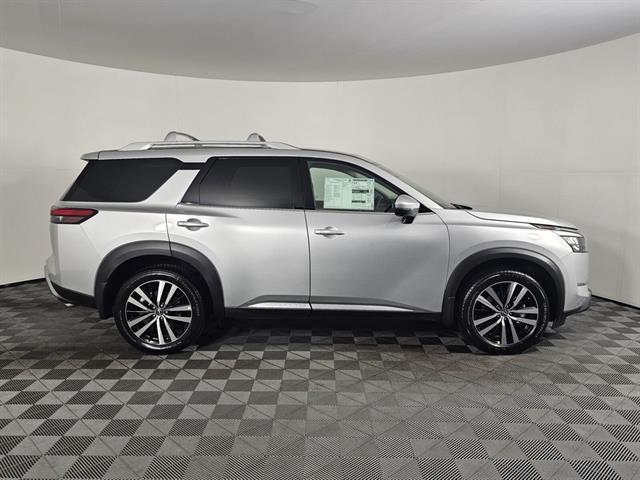 new 2025 Nissan Pathfinder car, priced at $46,395