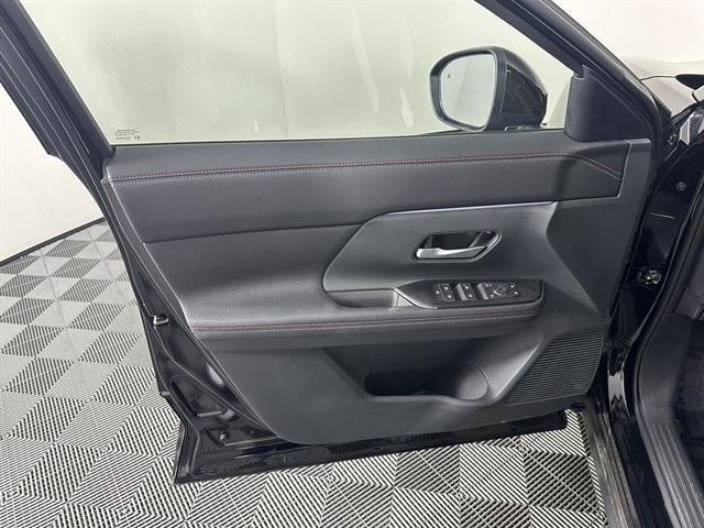 new 2025 Nissan Kicks car, priced at $27,885