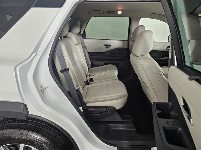 new 2025 Nissan Pathfinder car, priced at $39,925