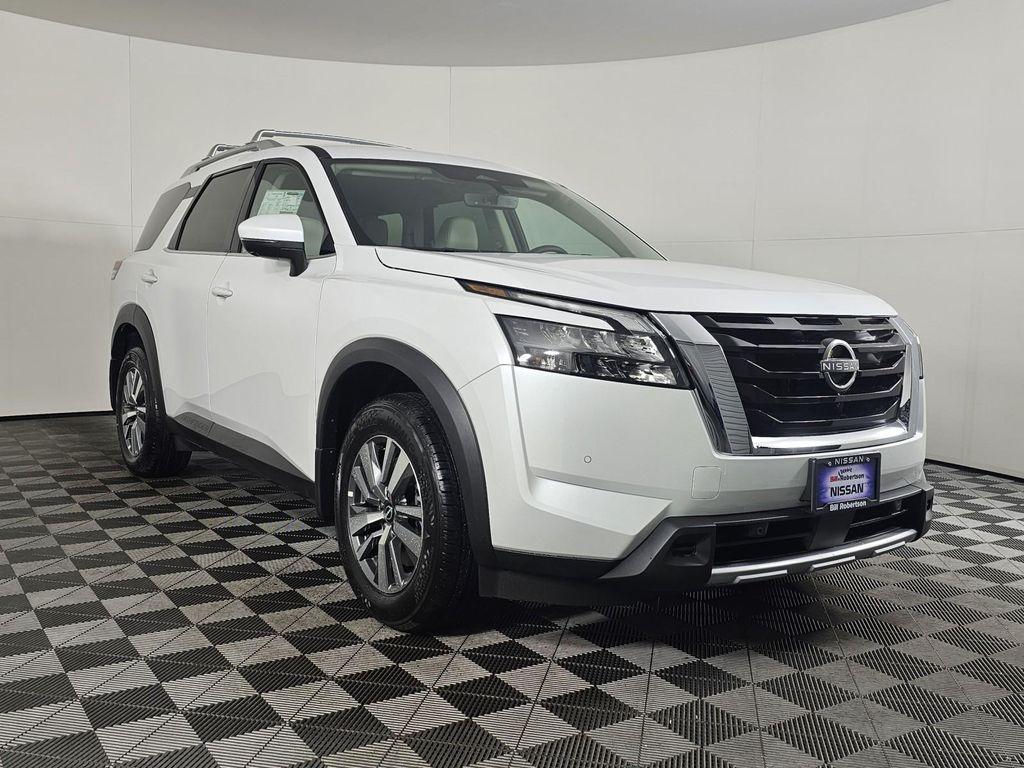new 2025 Nissan Pathfinder car, priced at $44,425