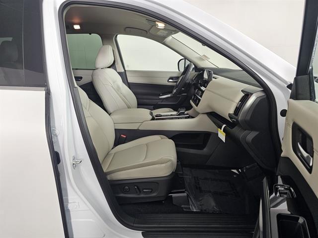 new 2025 Nissan Pathfinder car, priced at $39,925