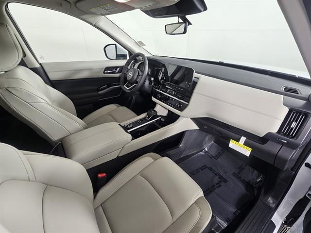 new 2025 Nissan Pathfinder car, priced at $39,925