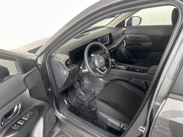 new 2025 Nissan Kicks car, priced at $27,280