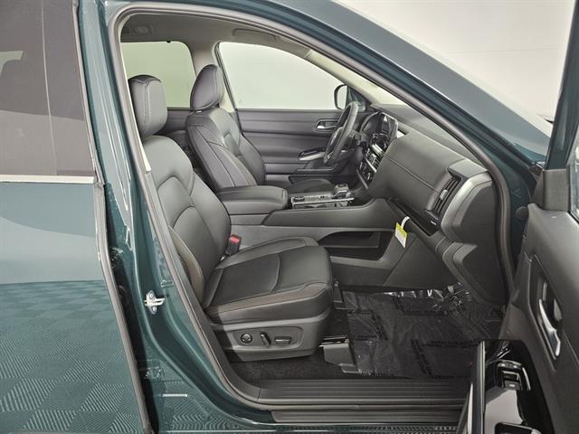 new 2025 Nissan Pathfinder car, priced at $40,295